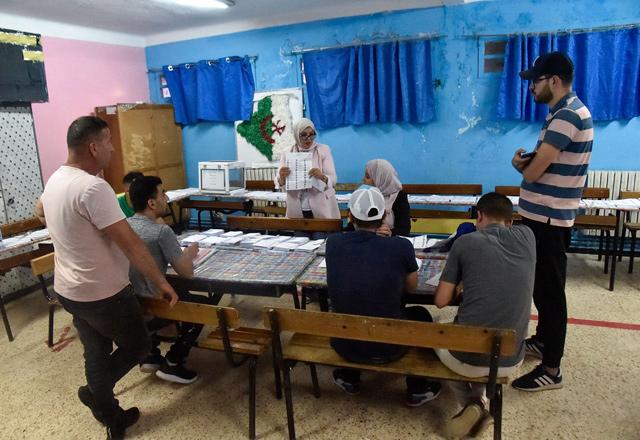 Algeria awaits results after voters snub election