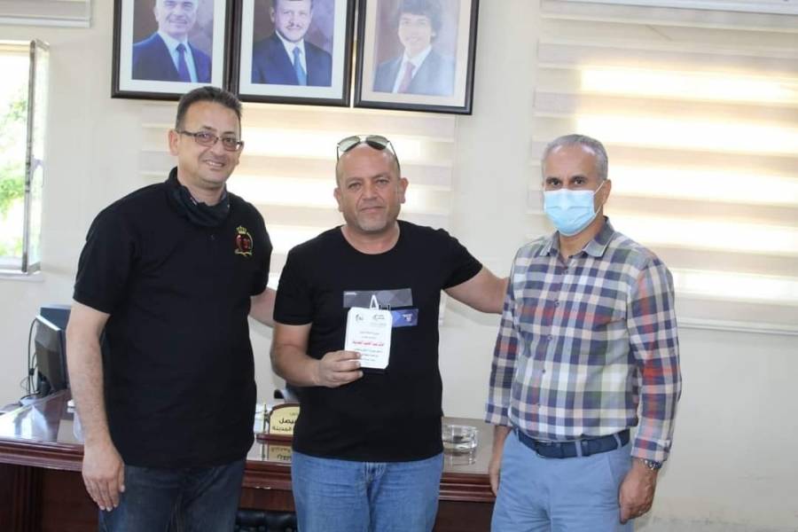 مديرية ثقافة العقبة تكرم فريقا تطوعيا عمل على تزيين المدينة برسومات فنية