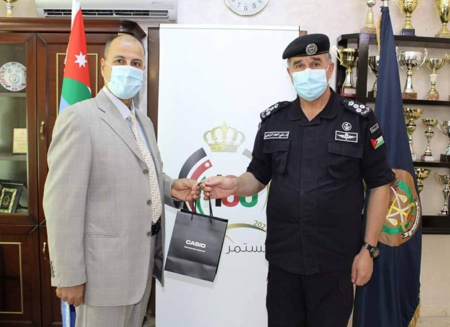 قائد أمن إقليم الوسط يكرم العميد المتقاعد الدكتور عامر الصرايرة