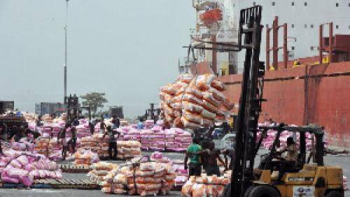 منع تصدير المواد الغذائية الأساسية يربك الصناعيين .. تفاصيل