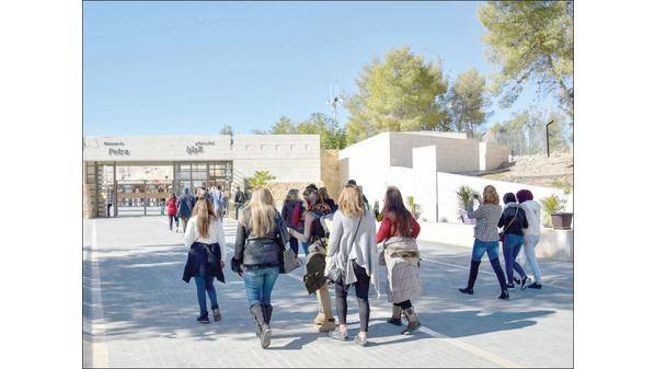 اقـلـيـم الـبـتـرا يـجـري مـسـحـا اقـتـصـاديـا واجـتـمـاعـيـا