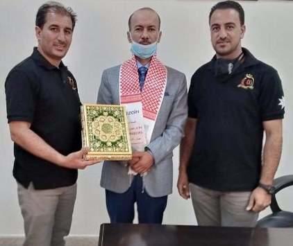 فرقة فلكلور معان تكرم رئيس لجنة البلدية