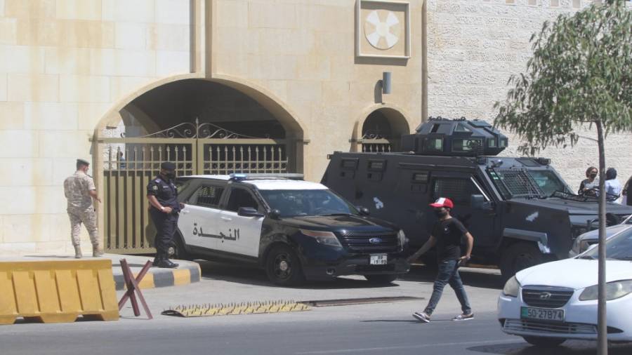 عاجل : جلسة محاكمة باسم عوض الله والشريف حسن الأولى سرية