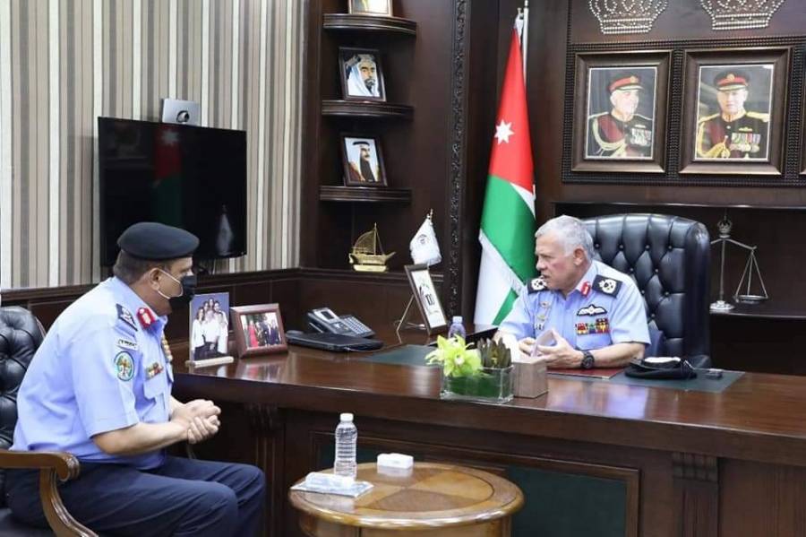 الملك يزور مديرية الأمن العام بمئوية تأسيسها ويرعى مراسم تسليم علمها الجديد...صور