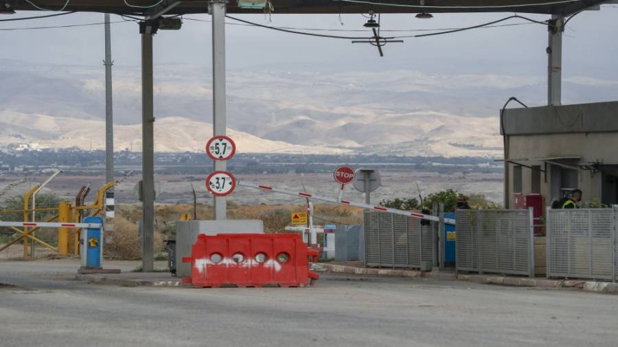 السماح لألف مسجل في المنصة بالدخول للأردن عبر جسر الملك حسين يوميا دون اشتراط تلقي اللقاح