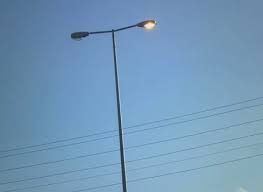 شكاوى من تعطل وحدات إنارة على طريق المطار .. وضبابية في عملية إختصاص إصلاحها