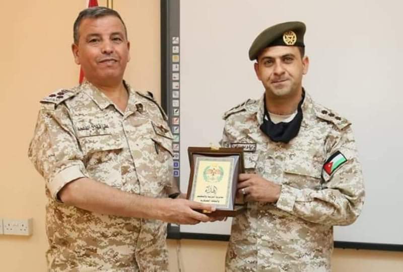 العميد الدعجة  يرعى حفل تكريم المتفوقين ...صور