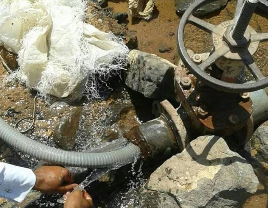 مجهولون يعتدون على خط المياه الناقل لمنطقة الصفاوي