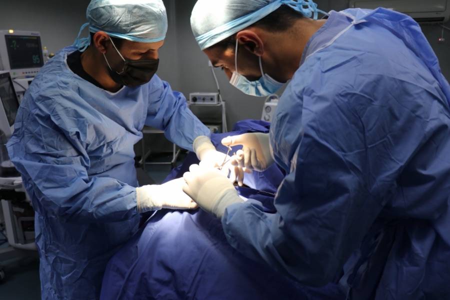 الطاقم الطبي في المستشفى الميداني الأردني غزة يجري عدة عمليات جراحية