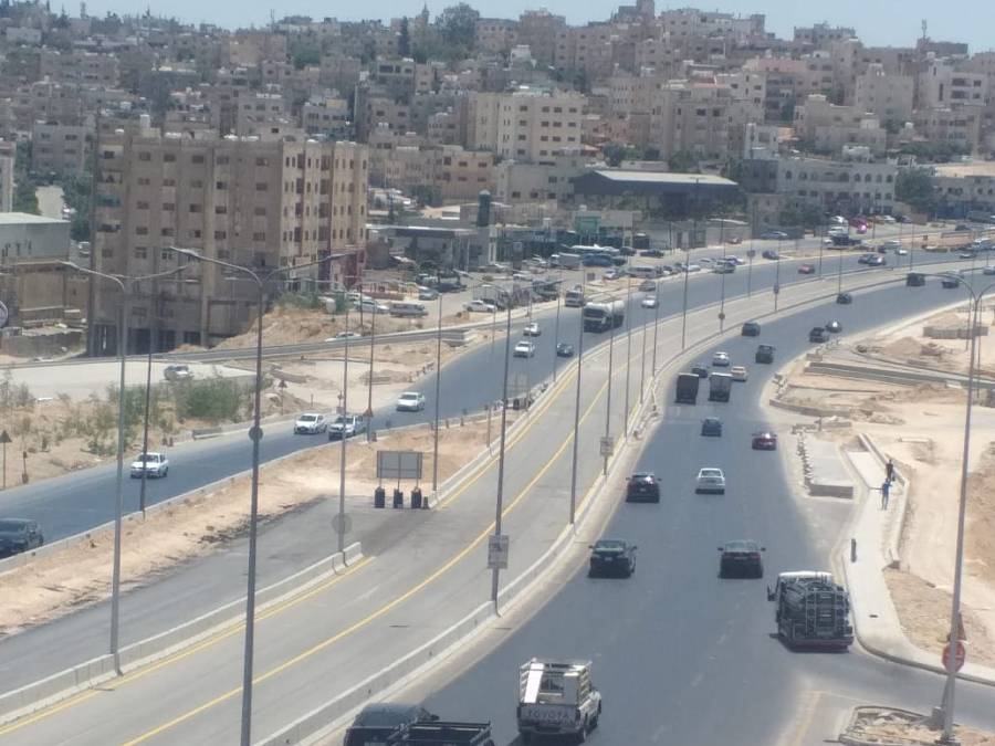 الاشغال تعلن عن تحويلات مرورية على طريق اتوستراد عمان  الزرقاء..صور