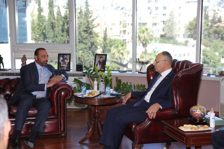 البداد كابيتال وكادبي يبحثان سبل التعاون المشترك