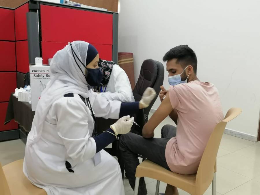 الجغبير يؤكد حرص القطاع الصناعي على تلقي جميع العاملين بالقطاع للقاح كورونا