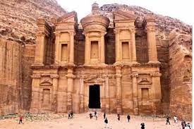 إقليم البترا يدعو أصحاب المنشآت السياحية والاقتصادية لأخذ لقاح كورونا