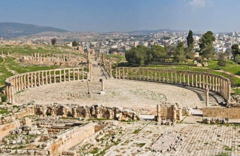 وفد عراقي يزور آثار جرش