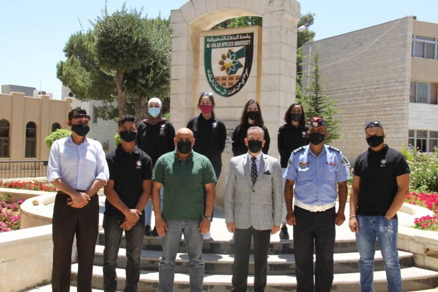 احتفالا بميلاد ولي العهد.. البلقاء التطبيقية ومبادرة حقق والمعهد المروري يستكملون وضع الإشارات الخاصة بمواقف أهل العزم في الجامعة..صور