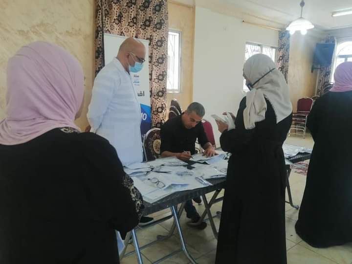 مشروع ستة على ستة يوزع النظارات الطبية للمحتاجين... صور