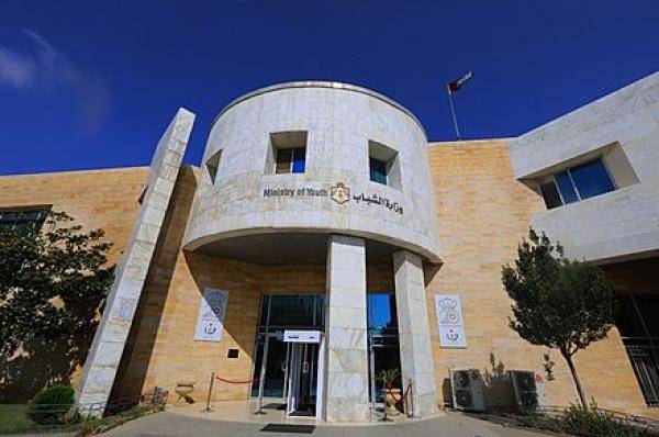 عاجل: الشباب توضح حول توقيف 8 موظفين