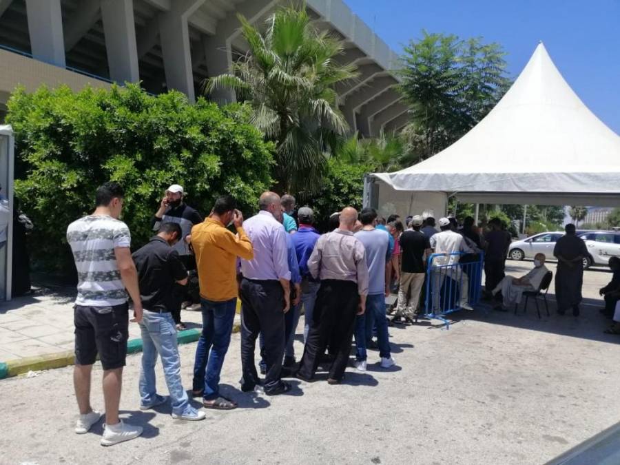 العتوم: اكثر من 15 الف شخص توجهوا لمراكز تطعيم كورنا باربد اليوم