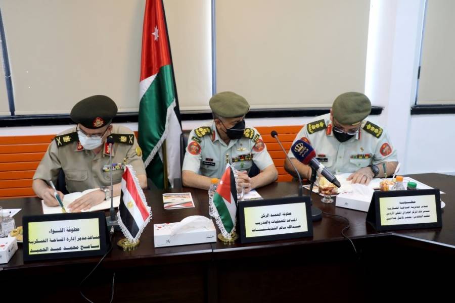 توقيع مذكرة تفاهم بين القوات المسلحة ووزارة الدفاع المصرية