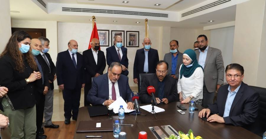 برعاية وزير العمل، توقيع اتفاقيات عمالية جماعية بين شركة الفوسفات ونقابة العاملين في المناجم والتعدين.. صور