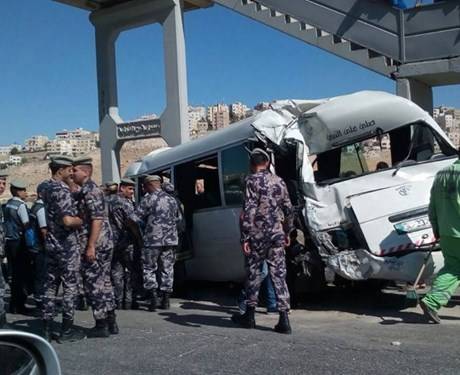 عاجل : إصابة (29) شخص اثر حادث تصادم ما بين حافلتين في الزرقاء