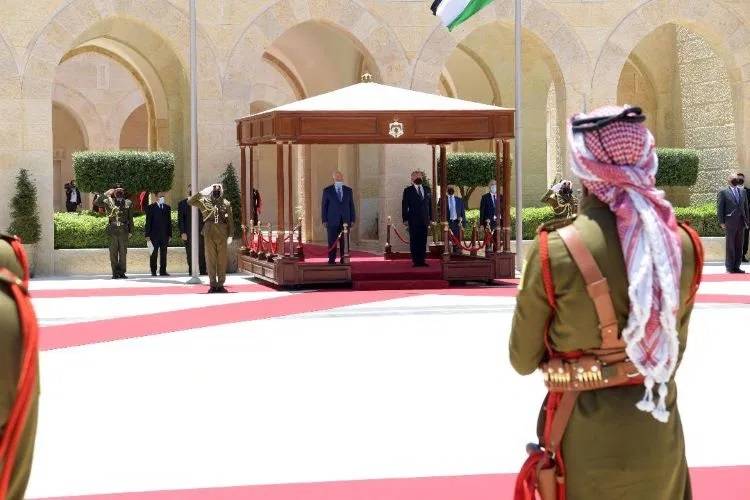 عاجل: جلالة الملك يبحث مع عباس آخر تطورات القضية الفلسطينية..صور