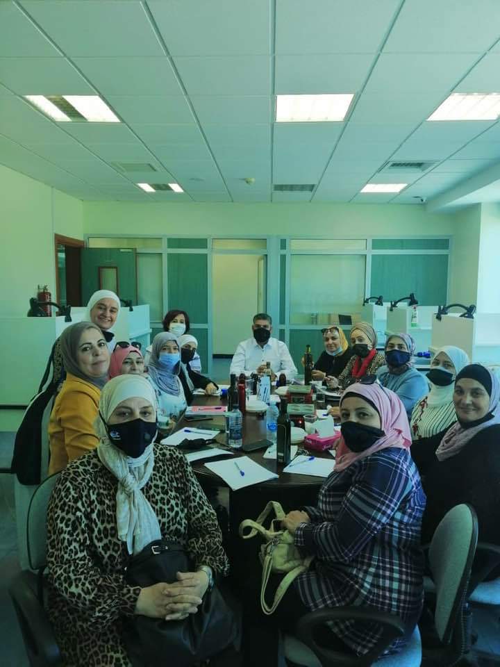 اختتام الدوره التمهيديه في التقييم الحسي لزيت الزيتون...صور