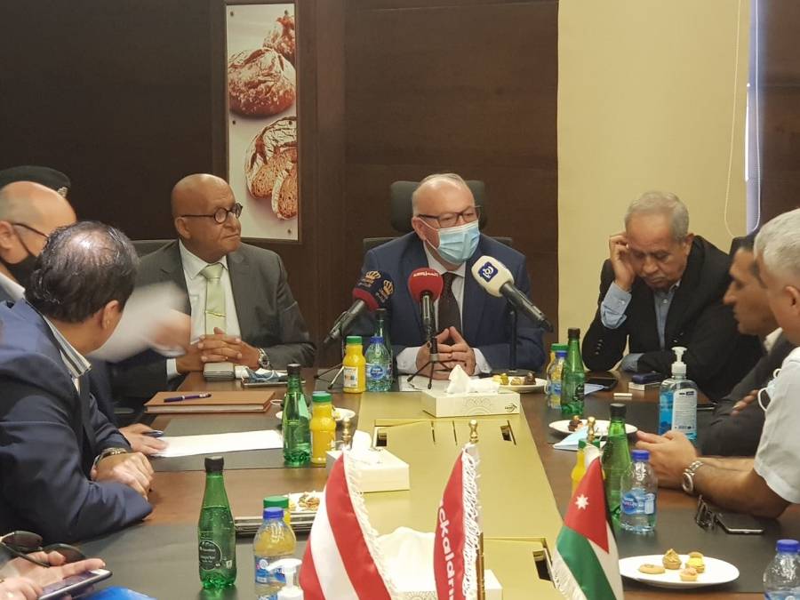 الكسبي: طرح العطاء الخاص بإعادة تأهيل طريق الشحن الجوي والبدء بالعمل فيه بعد العيد