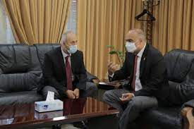 الخصاونة يزور دائرة ضريبة الدخل والمبيعات