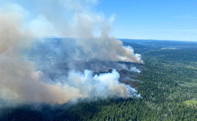 Military put on standby to evacuate Canadas firethreatened towns
