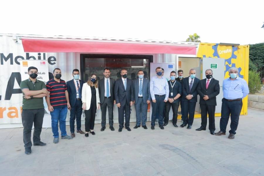 وزير السياحة يزور مختبر التصنيع الرقمي المتنقل في جرش