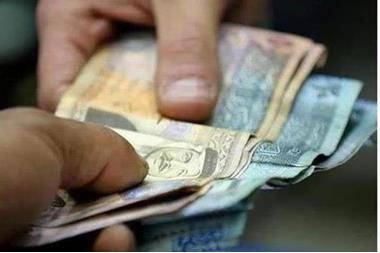 قرار من البنك المركزي يمكن البنوك من تأجيل اقساط القروض حتى نهاية العام