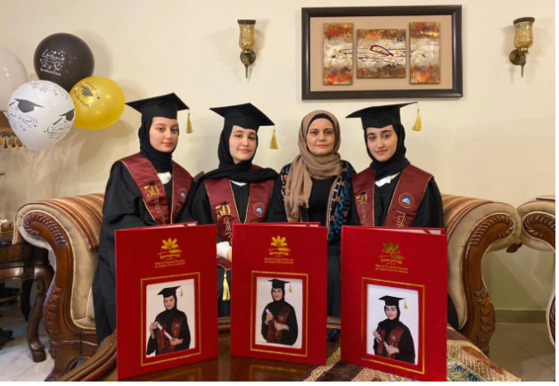 3 طالبات توائم “أردنيات” يحصلن على 98.5 في التوجيهي بالامارات