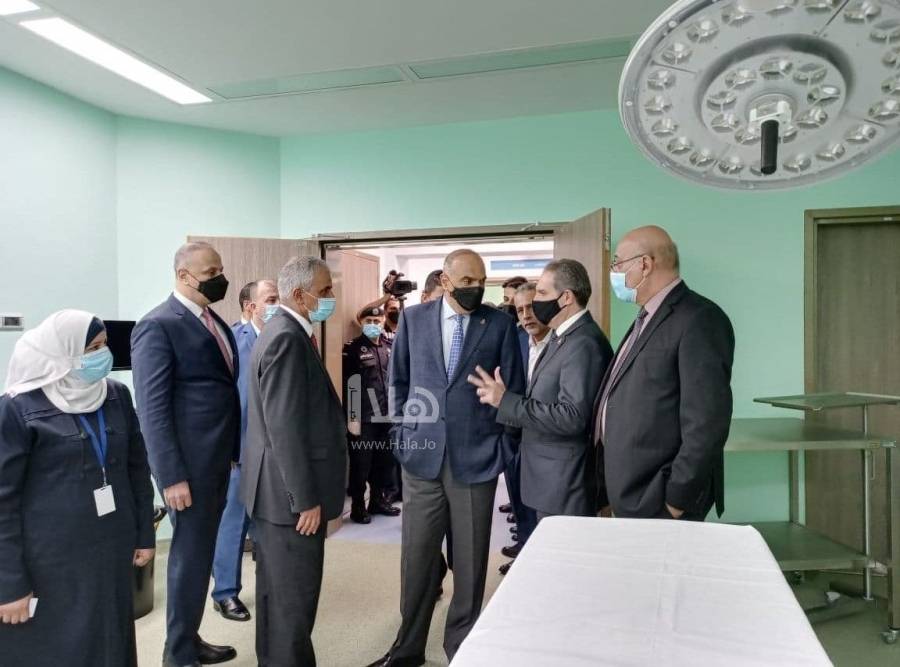 الخصاونة لمدير البشير: معكم شهر ونصف لإكمال قسم القسطرة