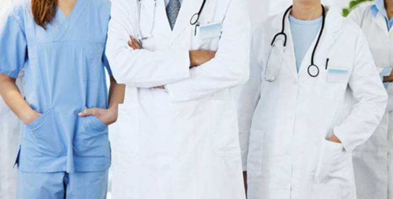 المهن الطبية المساندة تستمر بالتصعيد للمطالبة بالعلاوة