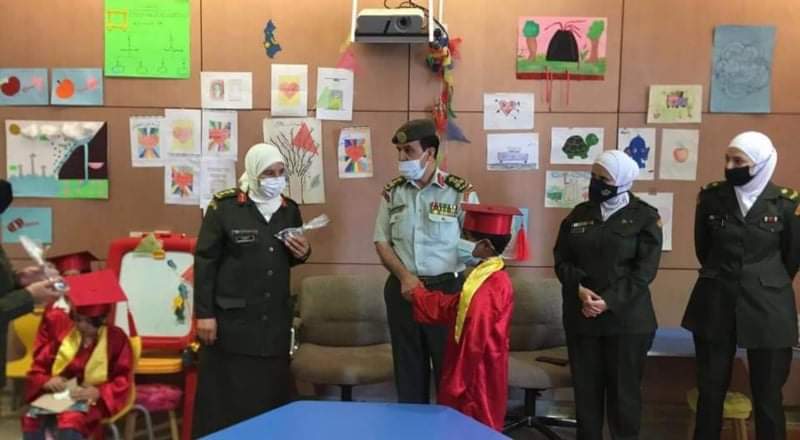 الخريشا يرعى تخريج طلبة برنامج فرصتي للتعلم ...صور