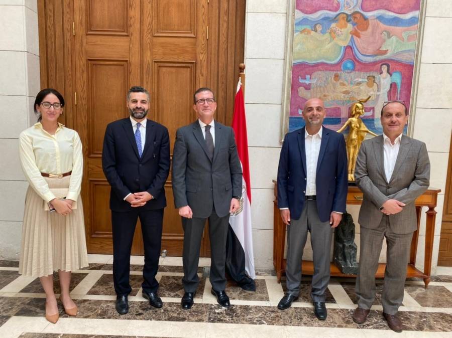 مدير عام هيئة تنشيط السياحة يلتقي السفير المصري