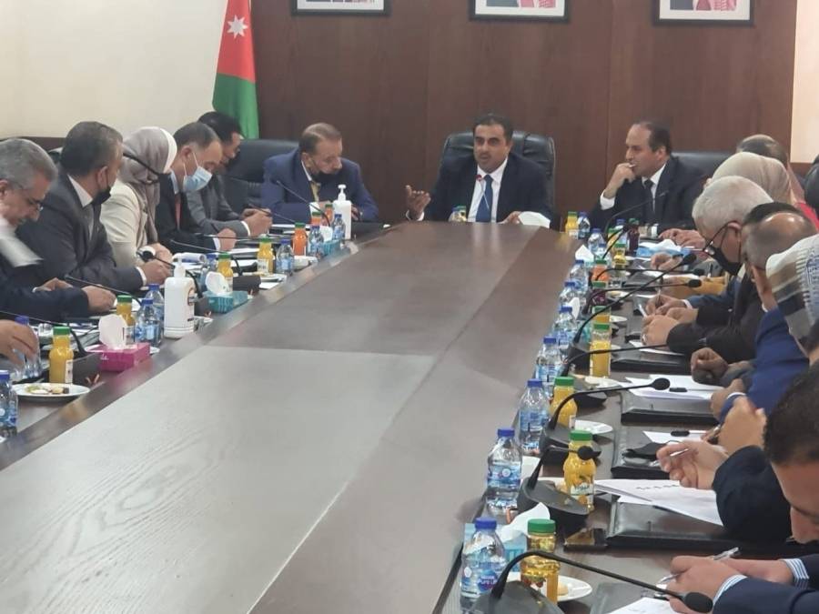 وزير المياه والري يلتقي كتلة الشعب في مجلس النواب