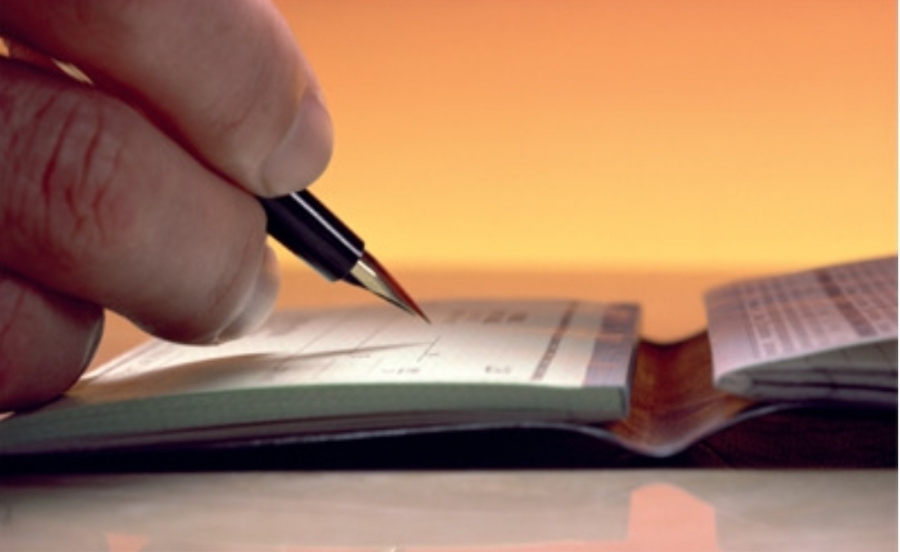 طلبة  التوجيهي يشكون صعوبة أسئلة الفيزياء