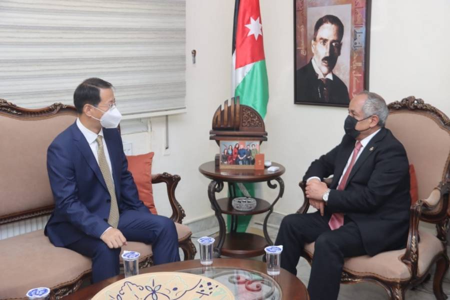 وزير الثقافة يبحث مع السفير الصيني تنشيط الاتفاقات الثقافية بين البلدين