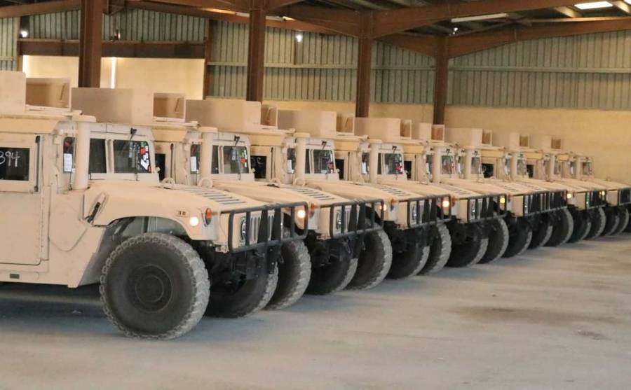 استكمال وصول الدفعة الأولى من الآليات العسكرية إلى مستودعات القوات المسلحة... صور