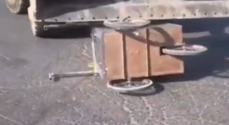 الوطني لحقوق الإنسان: تحطيم عربة أحد الباعة المتجولين يخالف القيم الإنسانية والقانون الوطني