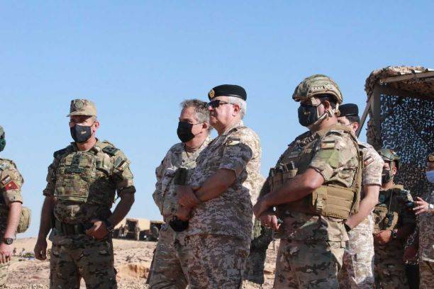 رئيس هيئة الأركان المشتركة يتابع تمريناً تعبوياً لإحدى وحدات لواء سمو الشيخ محمد بن زايد التدخل السريع... صور