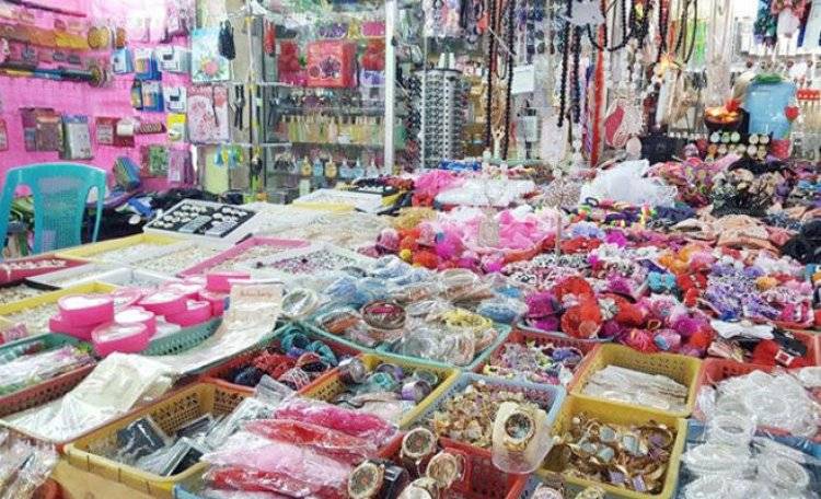 انتعاش كبير لحركة الأسواق استعداداً للعيد