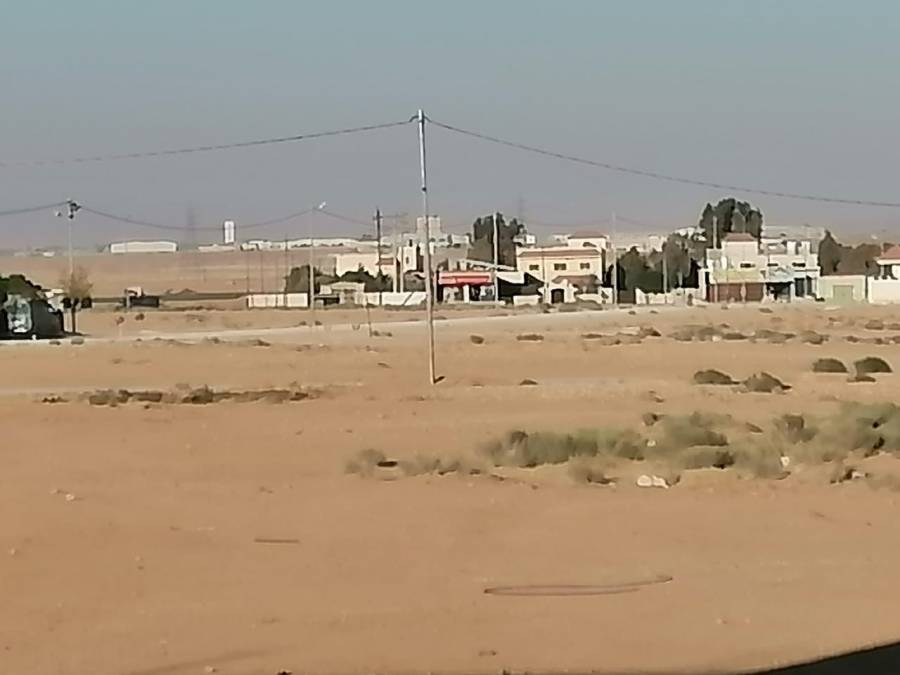 مواطنون يقطنون بلدة الغدير الاخضر بمحافظة المفرق يشكون لنيروز عدم وجود شبكة مياه لديهم