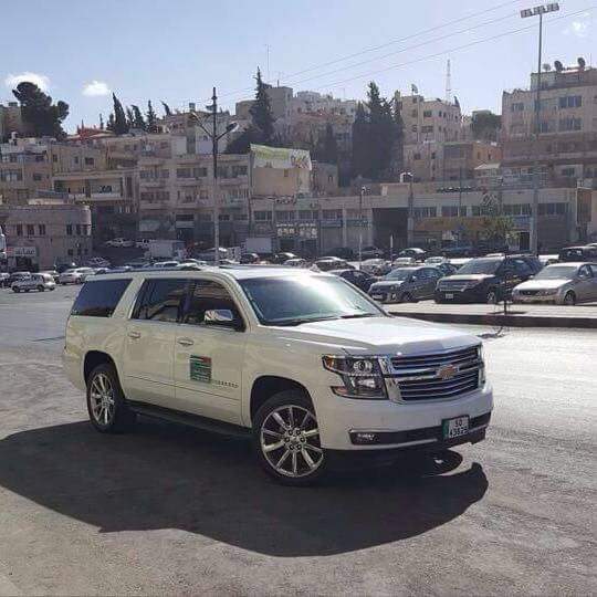 سائقو السفريات يعتصمون لليوم الثامن