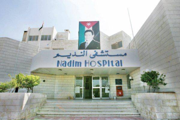 مراجعات يعتدين على طبيب بمستشفى النديم