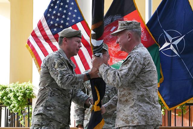 Top US general in Afghanistan relinquishes command