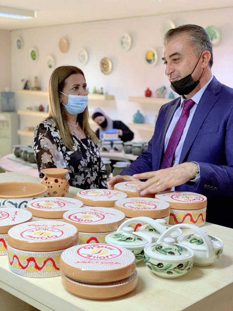 زيادين يؤكد أهمية دور مركز زها الثقافي... صور