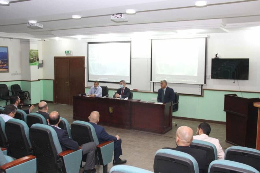 ورشه عمل  التحديات التي تواجه القطاع الخاص  في البلقاء التطبيقية